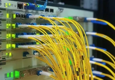 50 aastat kiudoptikat: väikese kadudega kiu leiutis